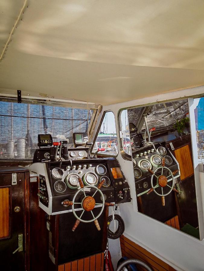 Precioso Barco En Barcelona Hotel Badalona Exterior foto
