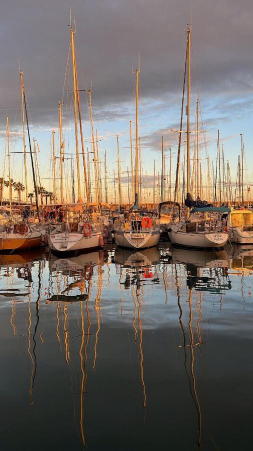 Precioso Barco En Barcelona Hotel Badalona Exterior foto
